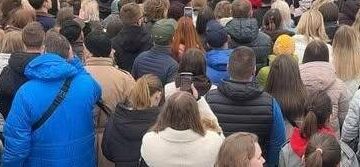 У центрі Києва зібрався натовп: що відбувається просто неба