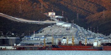 Найбільший чорноморський порт РФ працює з обмеженнями після атак України, – Bloomberg