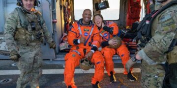 Місячна місія: екіпаж місії «Артеміда II» успішно повернувся на Землю