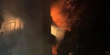 Атака на Харківщину: російський дрон влучив у п'ятий поверх житлового будинку в Чугуєві