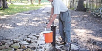 ЦПД: окупанти на Донеччині планують подавати в оселі шахтну воду замість питної