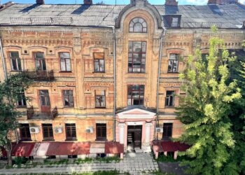 Прокуратура через суд вимагає відновити пам’ятку архітектури на Ярославовому Валу 1897 року в Києві