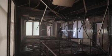 У Києві через атаку рф горіла будівля з офісами і складами – показали наслідки
