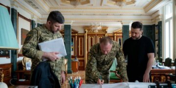 Зеленський заслухав Сирського та Гнатова про ситуацію на фронті та удари по рф