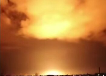 Нічна атака дронів на бази ремонту техніки окупантів у Алчевську – місцеві повідомляють про "жарево"