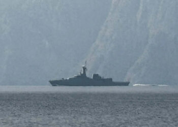 Військові кораблі США вперше з початку конфлікту з Іраном перетнули Ормузьку протоку