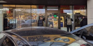 Терорист в Києві вбив батька: дитина в лікарні, мама вижила