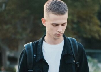 Школи в Україні зобов'язані перевіряти електронні військові документи учнів – Міноборони