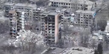 Одна з найгарячіших ділянок фронту – МВС показало з повітря зруйновану Костянтинівку