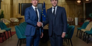 Макрон привітав Мадяра з перемогою на виборах