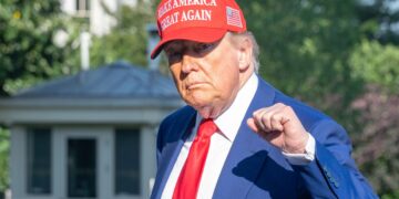 Трамп пообіцяв відкрити Ормузьку протоку і назвав умову “успішної угоди” з Іраном