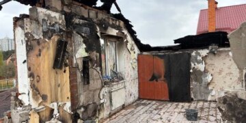 Флеш показав свій знищений будинок після атаки РФ (фото)