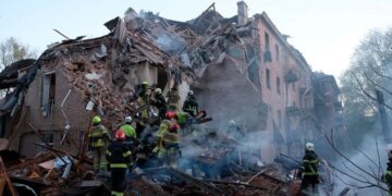 Понад 30 поранених по всій країні. Зеленський розповів про наслідки нічного удару