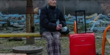 Ворожий удар знищив квартиру відомого українського конструктора: 91-річна дружина дивом вціліла (фото)