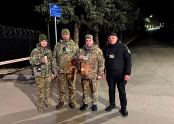 Благодатний вогонь в Україні: як прикордонники зустріли святиню
