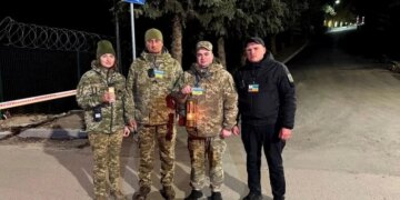 Благодатний вогонь в Україні: як прикордонники зустріли святиню