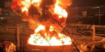 У росії після атаки дронів горить великий завод “Лукойлу”