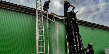 Удар на Великдень: окупанти атакували магазин на Харківщині, є постраждалі