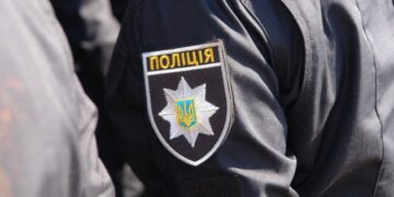 У Хмельницькому чоловік стріляв по автомобілях, його затримала поліція