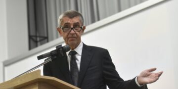 Бабіш іще не знає, чи поїде Павел на саміт НАТО