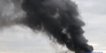 У російському Тольятті після атаки дронів палають хімзаводи