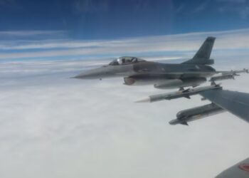 Тайвань перебуває у повній бойовій готовності через активність військ КНР – Reuters