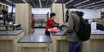 «Нова пошта» попереджає про шахрайську схему з «розпродажем посилок»