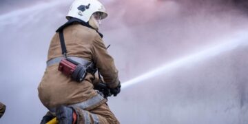 Російські війська атакували Запоріжжя, спалахнула пожежа