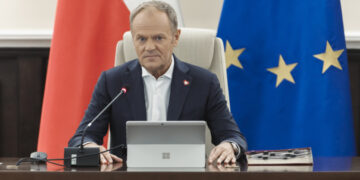 Туск привітав Мадяра й обговорив його перший закордонний візит до Варшави