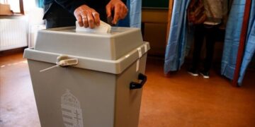 Вибори в Угорщині: зареєстрована рекордна кількість охочих голосувати за кордоном
