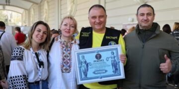 Національний рекорд у Львові: майже 1600 людей одночасно розписували писанки