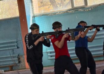 У Маріуполі окупанти навчають студентів військовій справі та проводять їх приховану мобілізацію