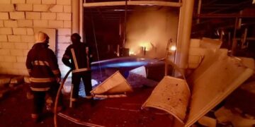 На Київщині через російську атаку сталася пожежа на підприємстві