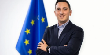 Комісар ЄС відхилив запрошення на Венеційську бієнале через присутність Росії