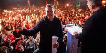 Угорці та лідери ЄС привітали лідера опозиційної партії “Тиса” з перемогою на виборах