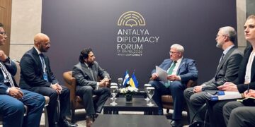 Сибіга: час знімати не тільки Ормузьку блокаду, а й “Орбанівську”