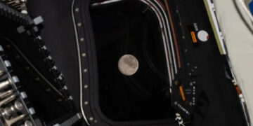 Artemis II завершив обліт Місяця і повертається додому