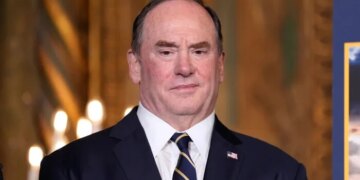 Міністр ВМС США раптово подав у відставку