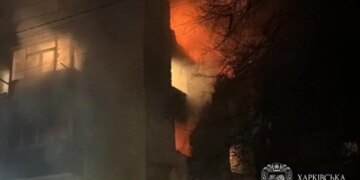 У Чугуєві російський безпілотник влучив у п’ятиповерхівку