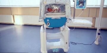 Немовлята під загрозою: у Києві з’явилося неякісне медобладнання