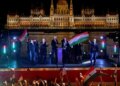 «Росіяни, геть додому». У Будапешті святкують перемогу Мадяра (фото, відео)