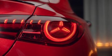 ЄС зобов’язує встановлювати екстрений сигнал гальмування у нових авто