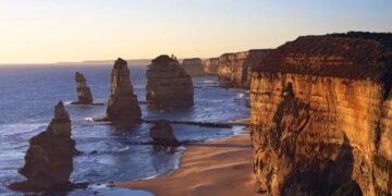 Вчені з’ясували, як утворилися скелі «Дванадцять апостолів»
