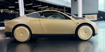 Tesla показала VIN Zero