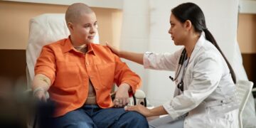 Дослідники: виживання при раку залежить не тільки від медицини