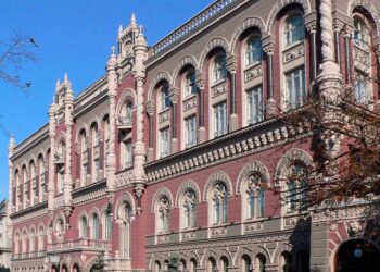 Валютні резерви України помітно зменшились: що кажуть у НБУ