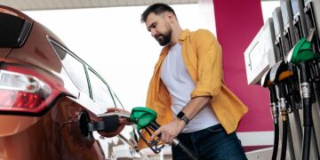 Пальне дешевшає: скільки коштують бензин, дизель та газ на АЗС 21 квітня