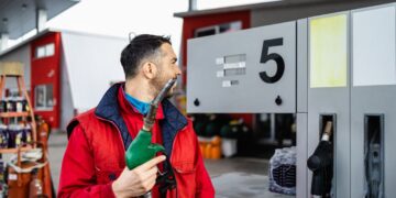 Скільки українців вже отримали кешбек за пальне: в Кабміні назвали цифру