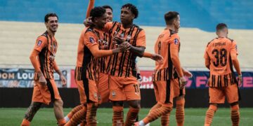 Ахметов на трибунах і магічний гол у “дев’ятку”: “Шахтар” шокував АЗ в чвертьфіналі ЛК