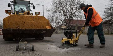 В Україні до травня відремонтують всі основні дороги, – Свириденко